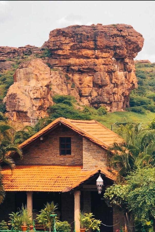 Badami Heritage Resort Luaran gambar